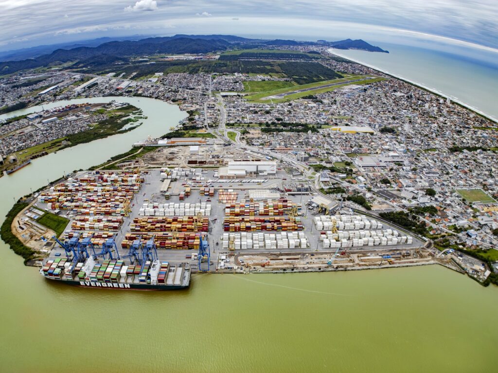 Exportações de SC batem recorde e crescem 4,4% em 2025